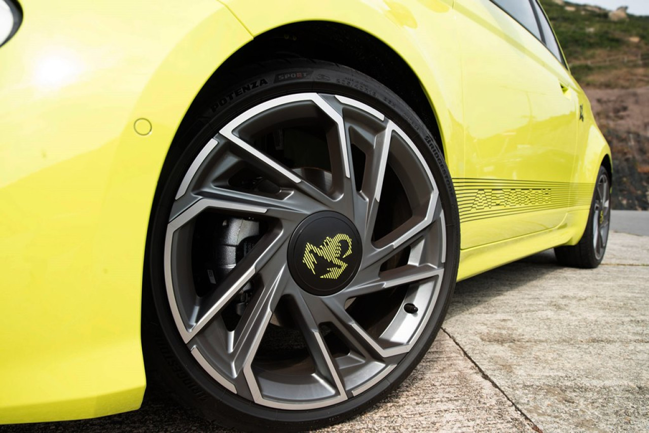  最緊要好玩  Abarth 500e