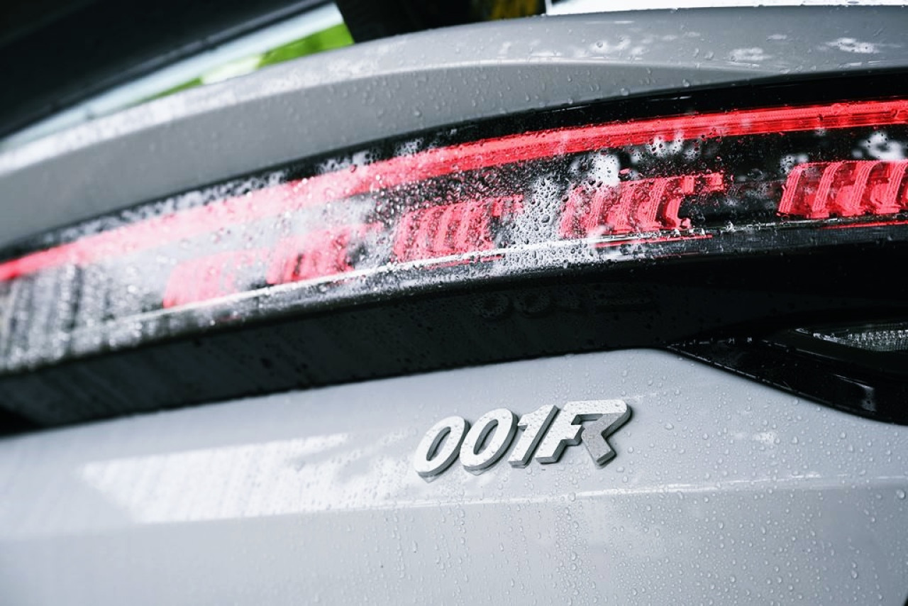 1300匹馬力 Zeekr 001 FR