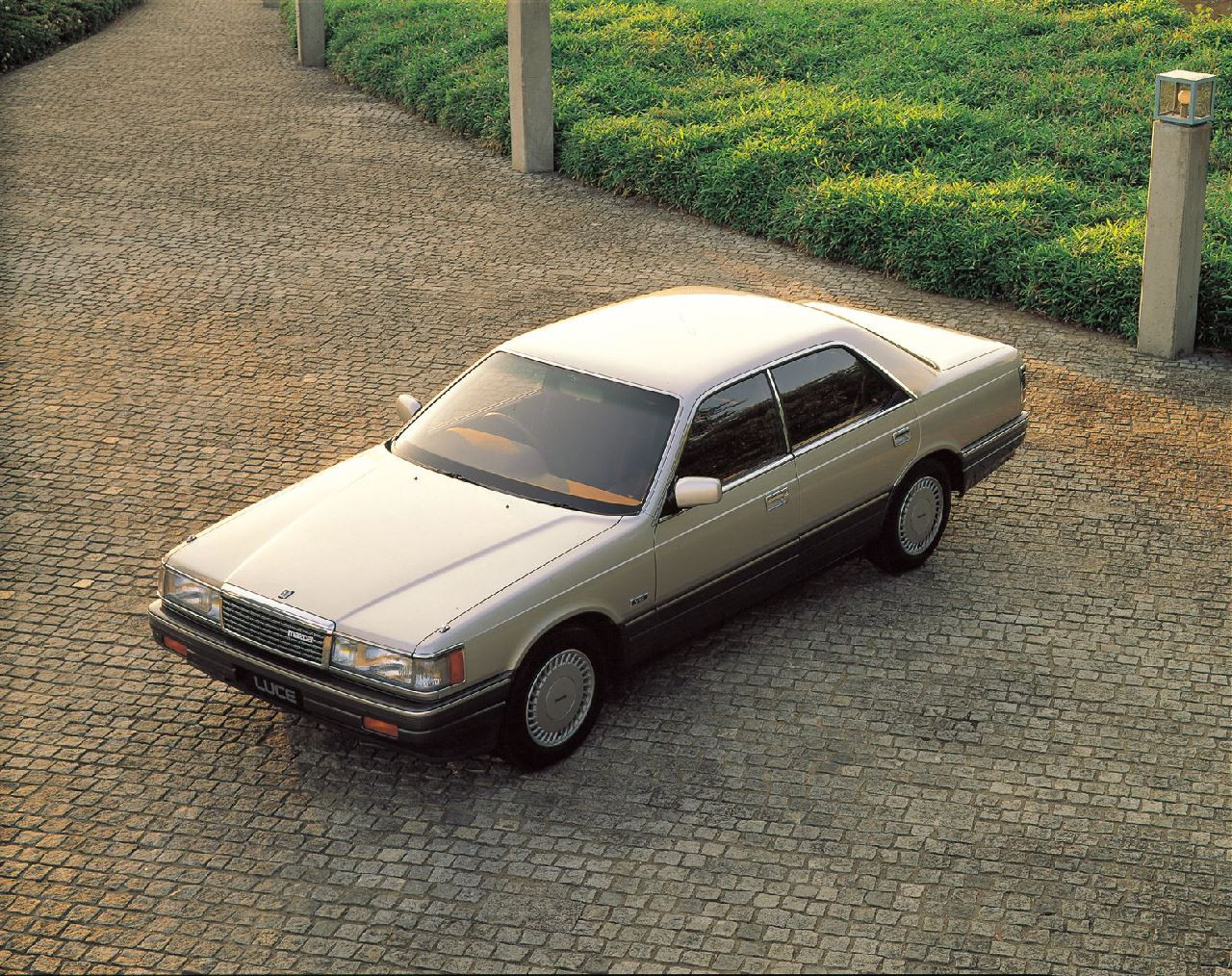 1984 Mazda Luce Hard Top 行政級房車，出口版稱為929。