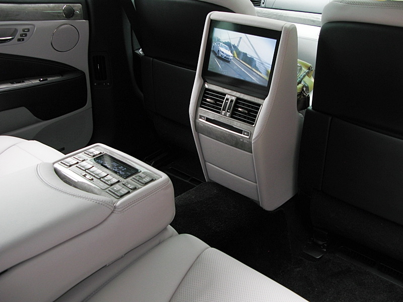 2010 Lexus LS600hL