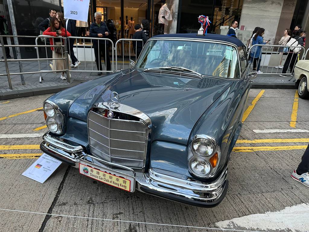 <strong>Best Convertible</strong>：1964 Mercedes-Benz 220SE