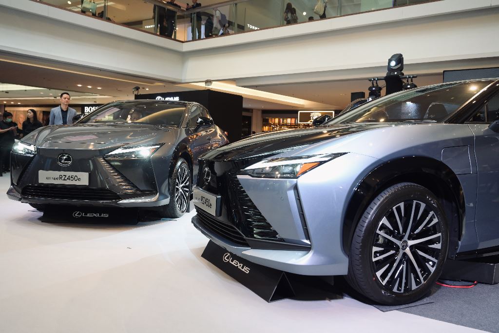 Lexus RZ450e