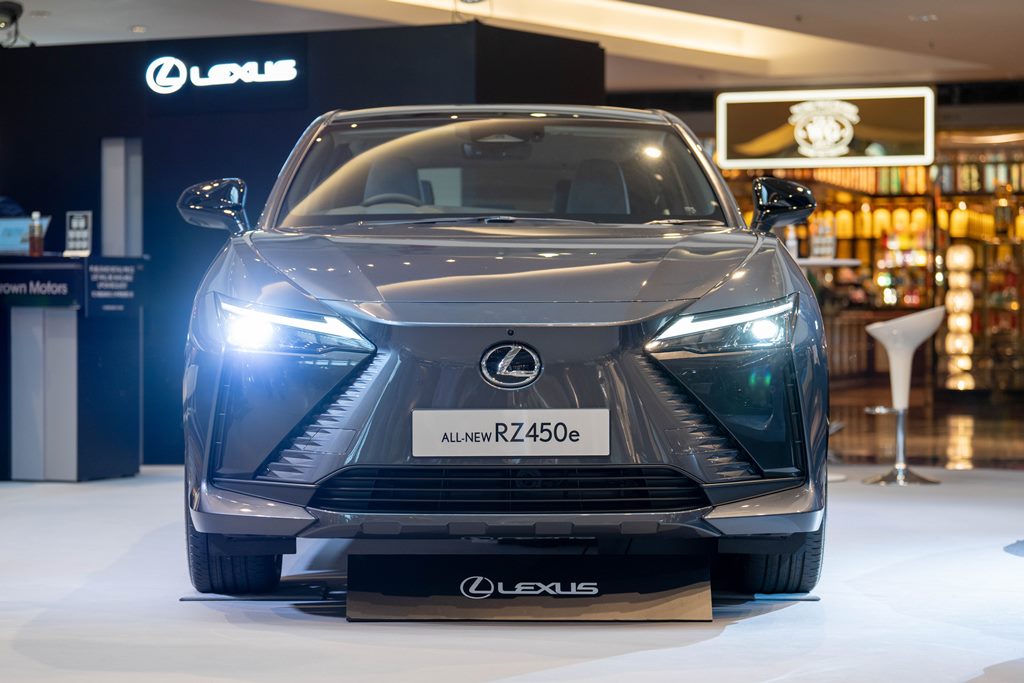 Lexus RZ450e
