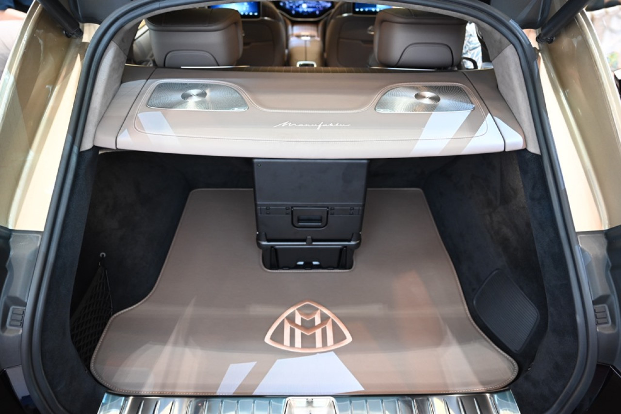 Mercedes-Maybach EQS SUV 正式在香港推出